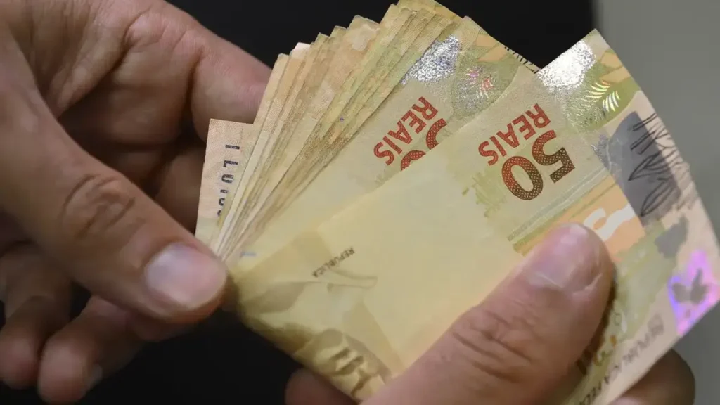 Prazo Final para Pagamento da Primeira Parcela do 13º Salário: Entenda as Multas por Atraso