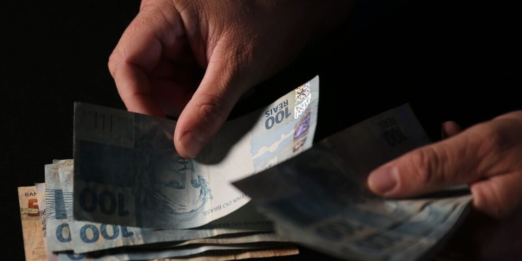 Governo libera saldo do FGTS retido pelo saque-aniversário