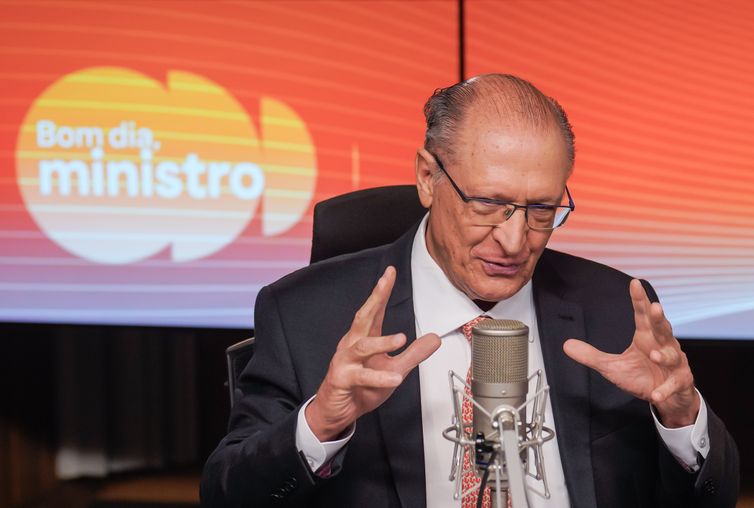 Brasília (DF), 15/01//2026 - O vice-presidente da República e ministro do Desenvolvimento, Indústria, Comércio e Serviços (MDIC), Geraldo Alckmin, durante entrevista ao programa Bom Dia, Ministro, onde falou sobre a aprovação, pela União Europeia, do acordo comercial entre Mercosul e o bloco europeu, entre outros assuntos.  Foto: Rafa Neddermeyer/Agência Brasil