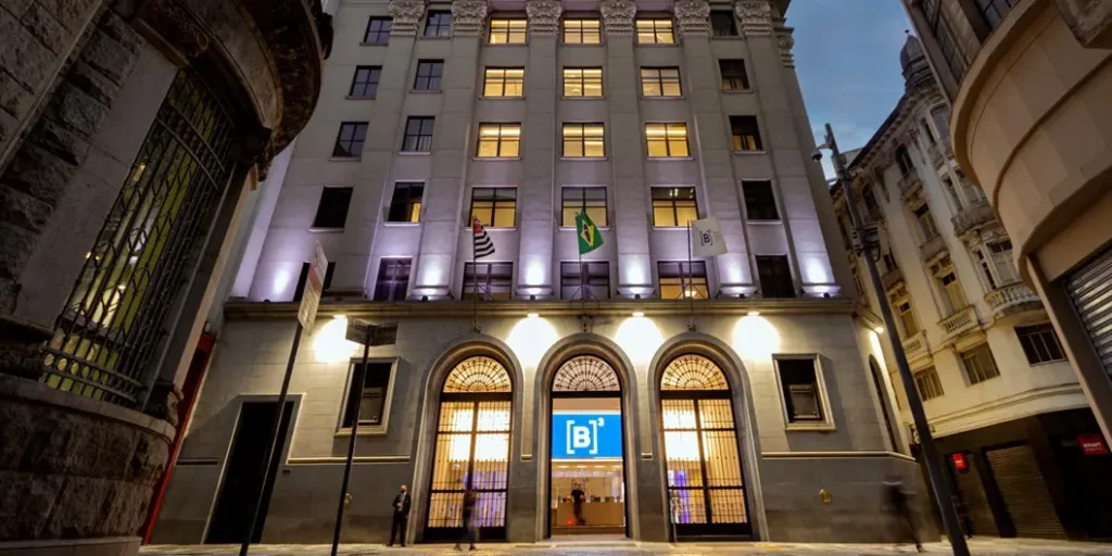 B3 (B3SA3) Registra Crescimento de 5,2% com Receita de R$ 11,1 Bilhões