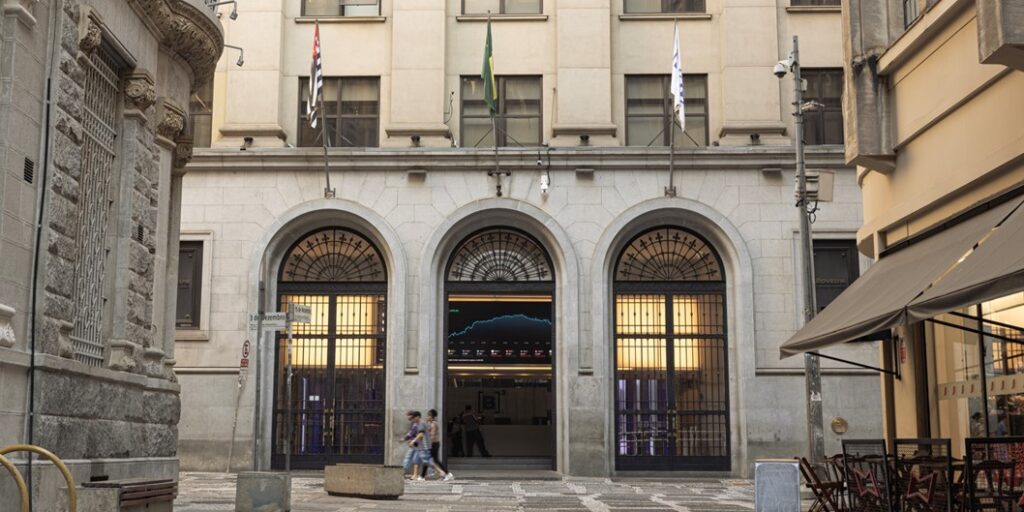 B3 é Incluída no Sustainability Yearbook da S&P Global: Confira as Empresas Brasileiras no Ranking