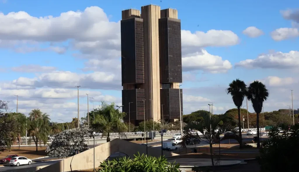 Mercados Hoje: Investidores Atentos à Ata do Copom