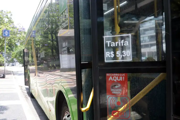 São Paulo (SP), 06/01/2026 - Aumento do valor das tarifas no transporte coletivo de São Paulo. Ônibus já exibem o novo aumento. Foto: Paulo Pinto/Agência Brasil