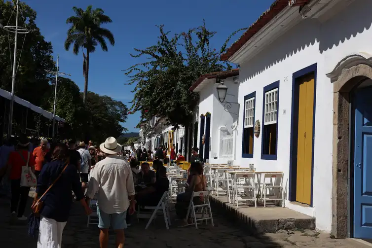 Paraty (RJ), 02/08/2025 - Centro Histórico de Paraty durante a 23ª Festa Literária Internacional de Paraty - Flip. Foto: Rovena Rosa/Agência Brasil