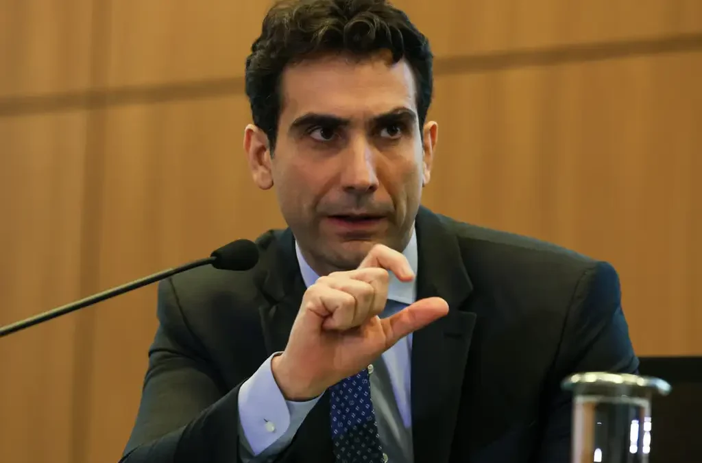 BC Conservador Garante Posição Confortável para Galípolo Lidar com Choque do Petróleo