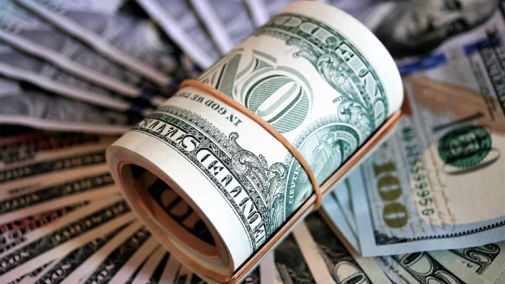 Dólar Despenca para Menos de R$ 5,10 com Anúncio de Cessar-Fogo e Ibovespa Atinge Nova Máxima Intradia