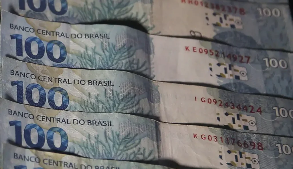 Arrecadação Federal Alcança Recorde de R$ 222,1 Bilhões em Fevereiro