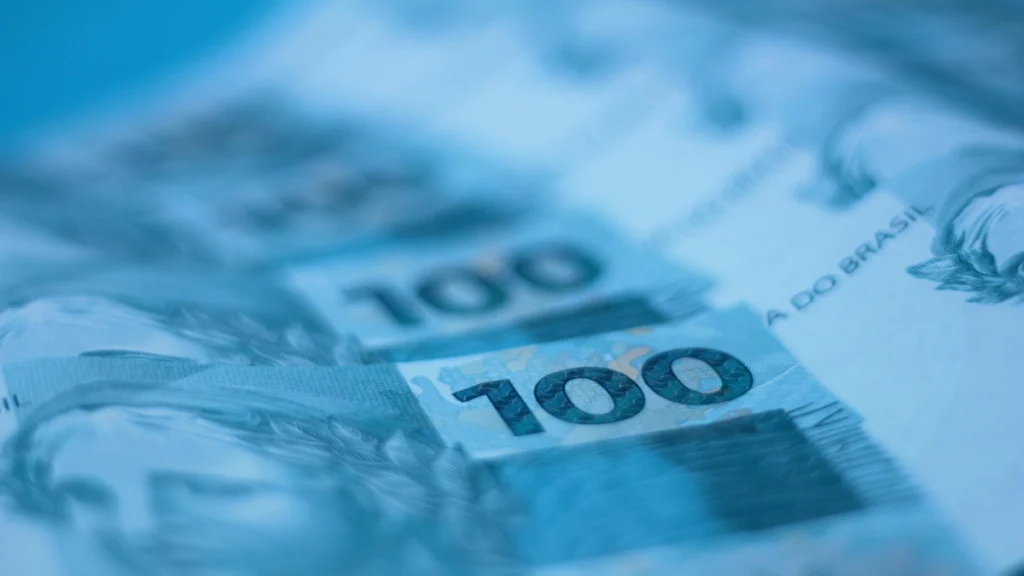 Rendimento do Trabalhador Atinge Nível Recorde no Distrito Federal e em 15 Estados